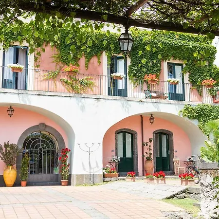 Etna Hotell 3*