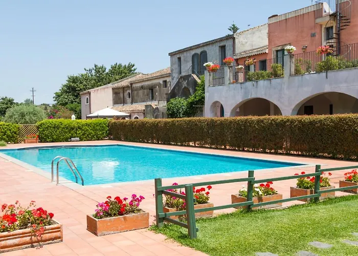 埃特纳酒店 3* 加里